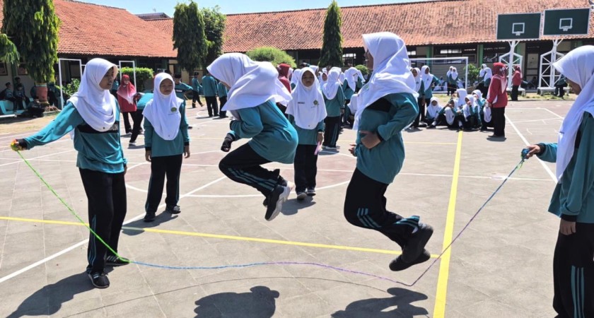Pelaksanaan Kegiatan Kokurikuler di MTs Negeri 1 Pekalongan: Wujudkan Kurikulum Berbasis Cinta Melalui Permainan Tradisional