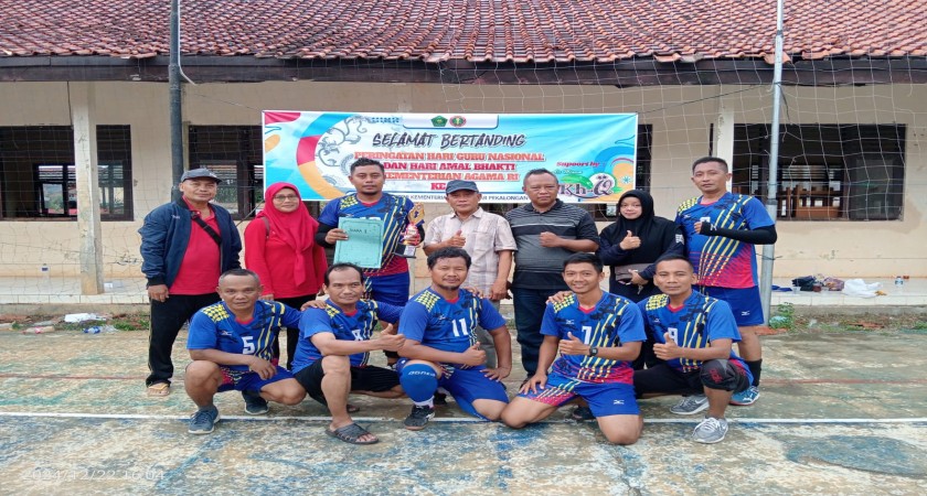 MTsN 1 Pekalongan Juara 2 Lomba Bola Voli Putra peringatan HAB Kemenag ke 79