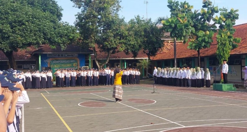 Khidmatnya Peringatan Hari Kartini di MTs Negeri 1 Pekalongan