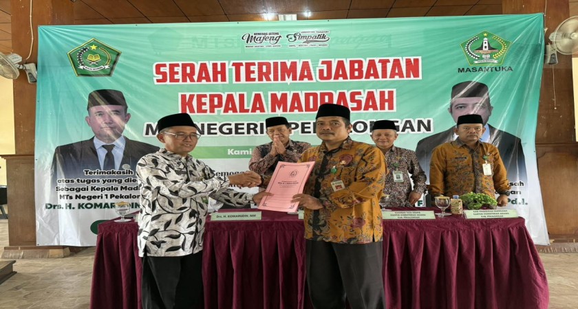 SERAH TERIMA JABATAN KEPALA MADRASAH BARU MTSN 1 PEKALONGAN