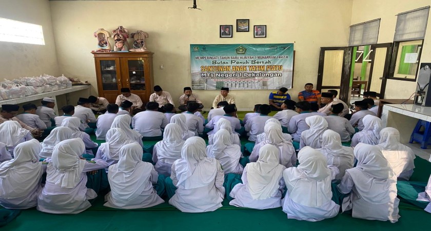 Santunan Anak Yatim di MTsN 1 Pekalongan: Wujud Kepedulian dan Cinta Kasih Sesama