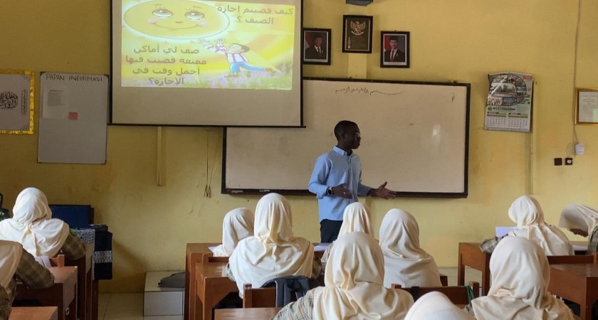 Kedatangan Native Speaker dari Nigeria Dukung Kelas Unggulan Bahasa di MTsN 1 Pekalongan