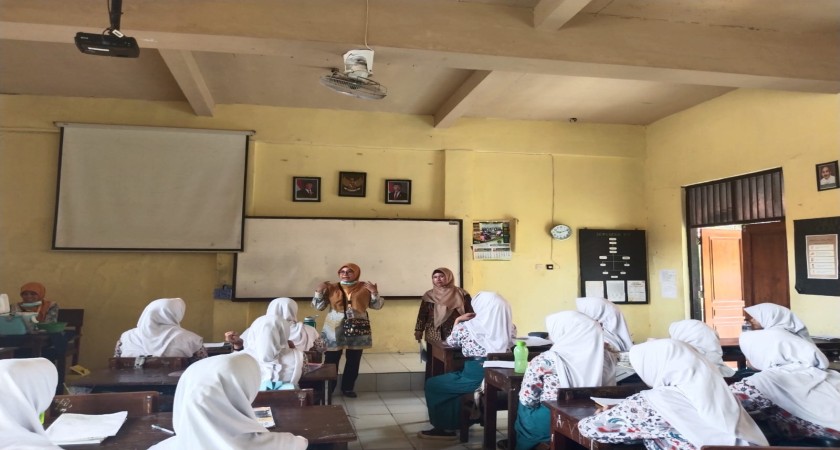 Kegiatan Imunisasi Kejar HPV Anak Perempuan Kelas IX MTs Negeri 1 Pekalongan