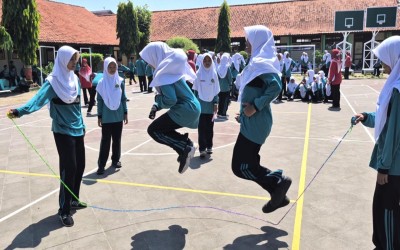 Pelaksanaan Kegiatan Kokurikuler di MTs Negeri 1 Pekalongan: Wujudkan Kurikulum Berbasis Cinta Melalui Permainan Tradisional