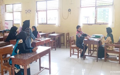 Pembagian Raport Semester Gasal MTs Negeri 1 Pekalongan Berlangsung Tertib