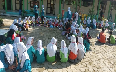 KEGIATAN MAKAN BERSAMA MERIAHKAN MATSAMA MTsN 1 PEKALONGAN