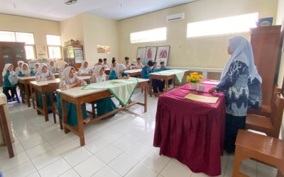 Pemberian Donasi kepada Peserta Didik MTs Negeri 1 Pekalongan Terdampak Banjir, Wujud Peduli Bersama