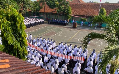 Upacara Hari Kemerdekaan di MTsN  1 Pekalongan Berlangsung Khidmat dan Meriah
