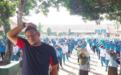 Jalan Sehat Bersama Guru MIN, MTs Negeri 1, dan MAN Pekalongan: Meningkatkan Semangat dan Kebersamaan