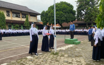 MTsN 1 Pekalongan Peringati Hari Pahlawan dengan Upacara Khidmat dan Penuh Semangat Nasionalisme