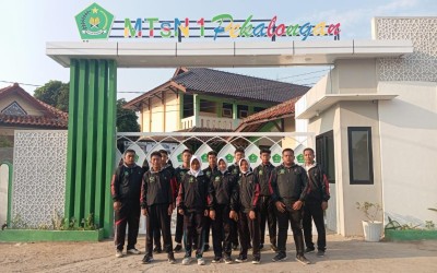 MTsN 1 Pekalongan Raih Juara Tiga Cabang Bulu Tangkis di Ajang Porseni Tingkat Provinsi Jawa Tengah 2025